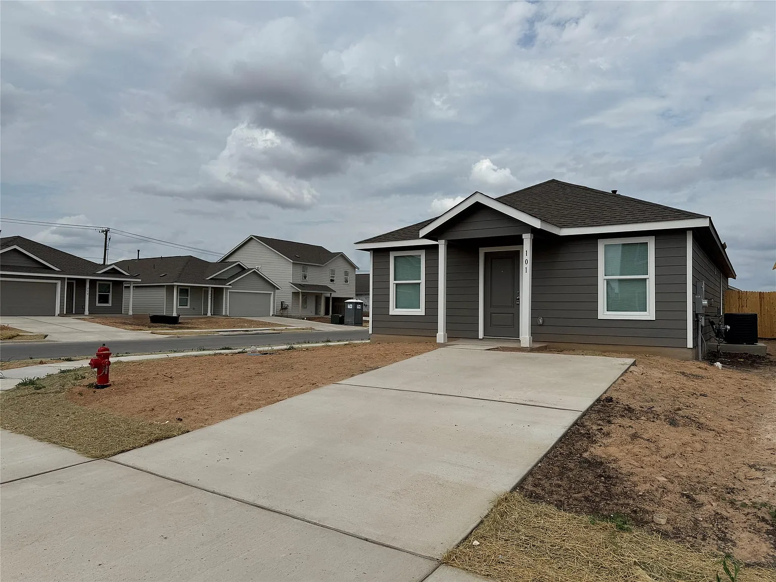 4 bed, 2.0 bath, 1500 sqft, $1,850 — Photo 1