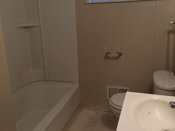 3rd image of 4032 Campbell Ave