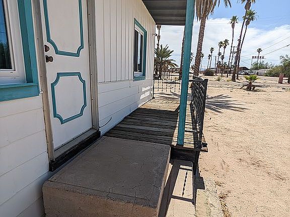 Front entry to living (1of3)