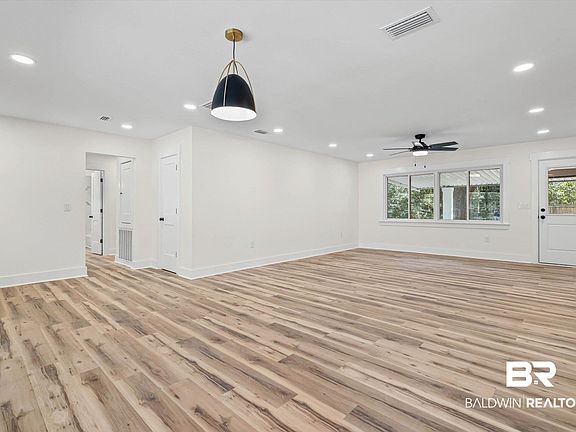 4th image of 406 Jasmine Ave
