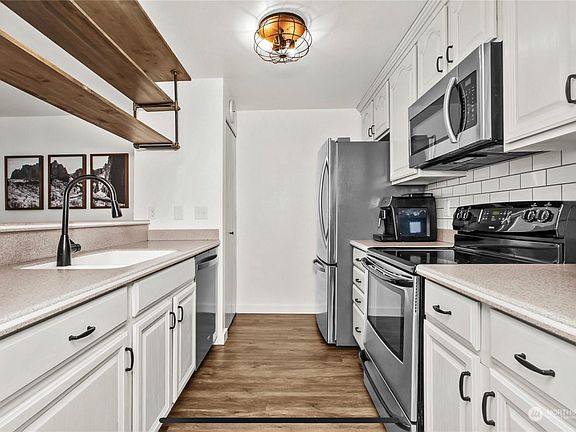 5th image of 5904 Chardonnay Dr SE #5904