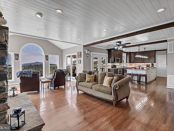 4th image of 431 Freezeland Manor Dr