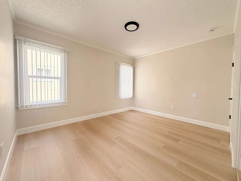 4705 Willowbrook Ave — Photo 42