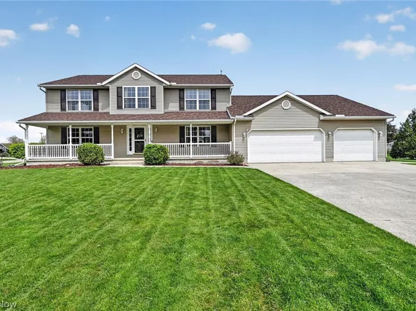 81 S Brookside Dr, Oak Harbor, OH 43449