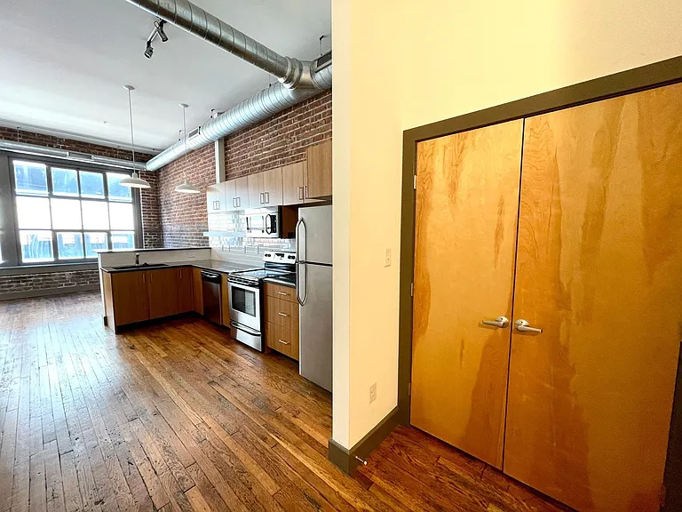 1322 W Broad St — Photo 22