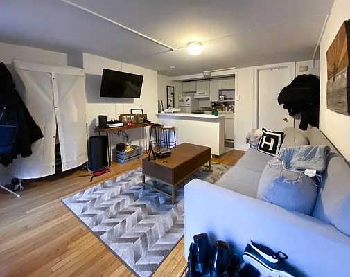 Rented by Kahen Properties | media 12