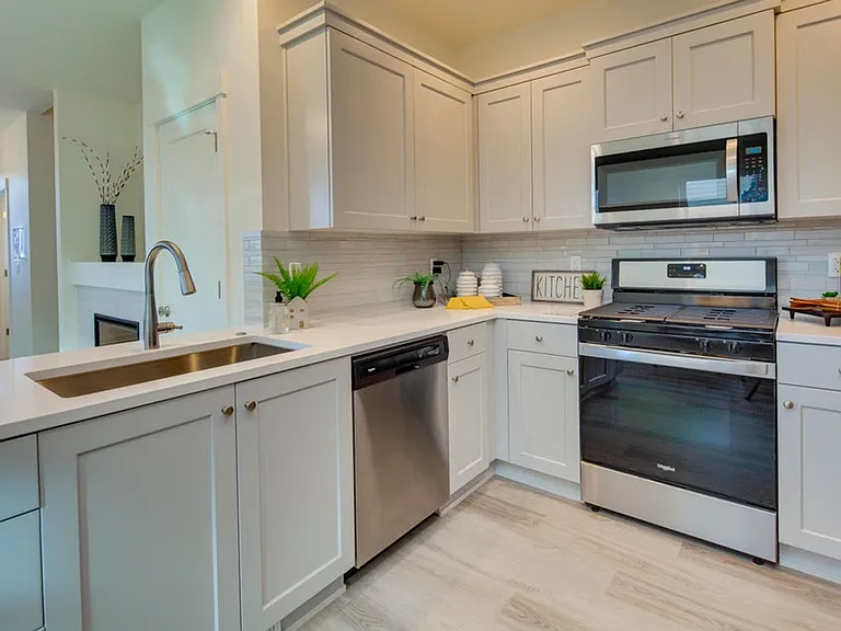 2542 NE Purcell Blvd — Photo 4