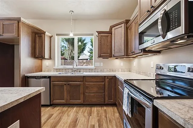 3 bed, 1787 sqft, $2,295 — Photo 4
