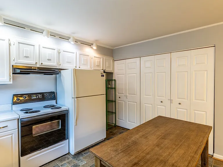 110 Woodlake Dr — Photo 19