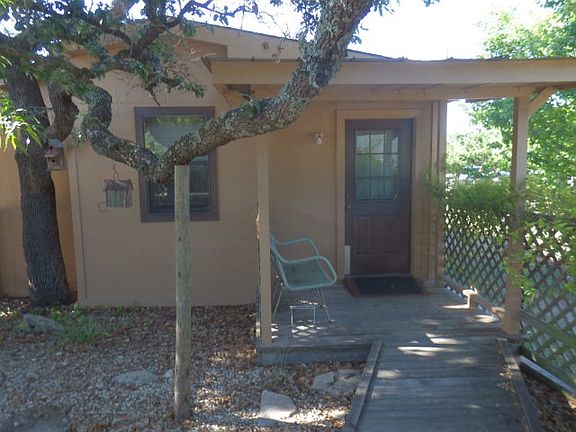 3rd image of 960 W Oak Dr