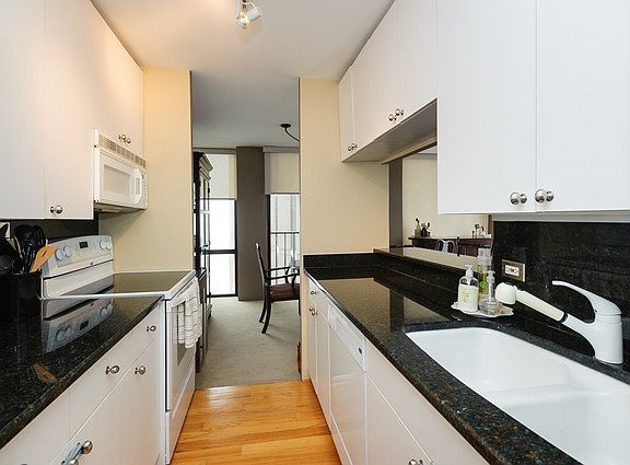 2nd image of 345 W Fullerton Pkwy APT 2404