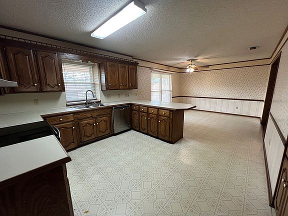 3rd image of 203 Kimball Dr