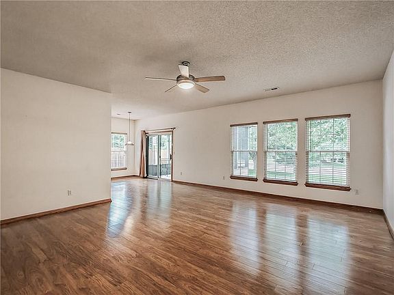5th image of 2425 NE Old Paint Rd