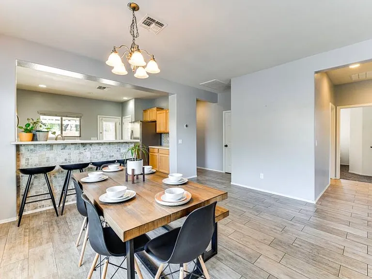 2313 N Presidential Dr — Photo 16