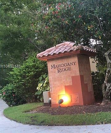 3rd image of 4278 Greenbriar Ln