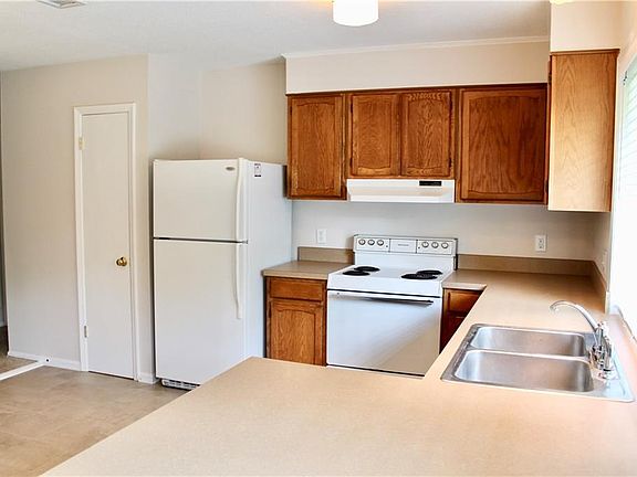 2nd image of 104 Palmetto Ct