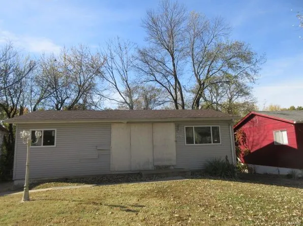 10517 Baron Dr, Saint Louis, MO 63136
