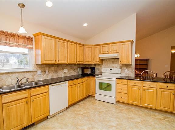 4th image of 811 Bay Hill Blvd