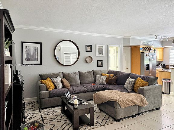 2nd image of 924 SE 2nd St APT 17