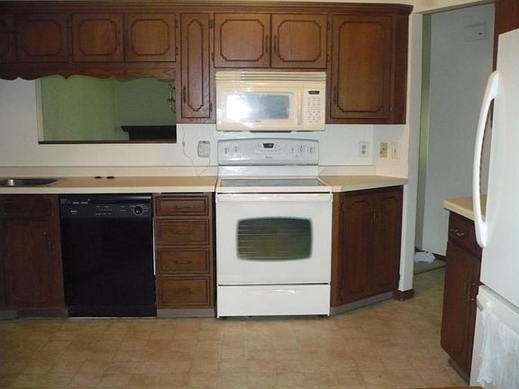 2nd image of 2537 15th St N