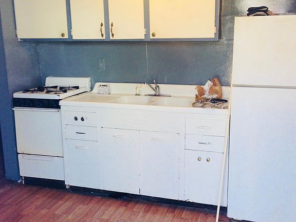 3rd image of 2714 1/2 Leech Ave