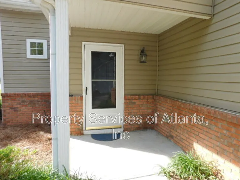 311 Windcroft Cir NW — Photo 2