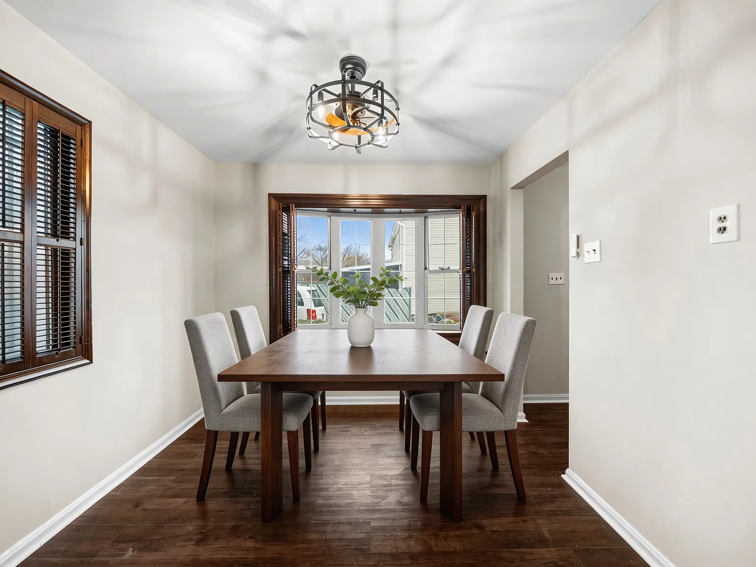 3 bed, 2.5 bath, 1860 sqft, $3,400 — Photo 3