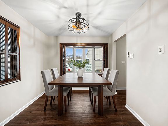 3rd image of 813 Delafield St NE