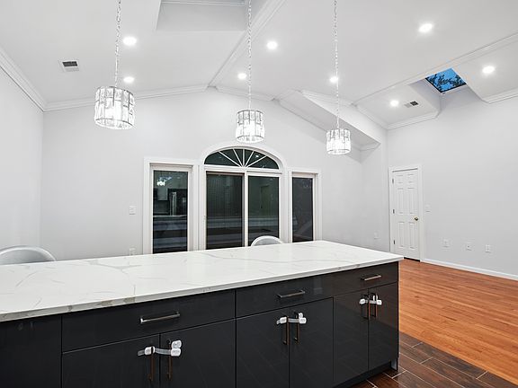 5th image of 42 W 36th St #2