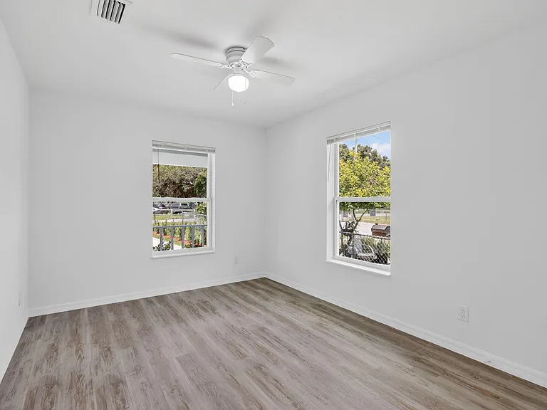2206 S 34th St — Photo 30