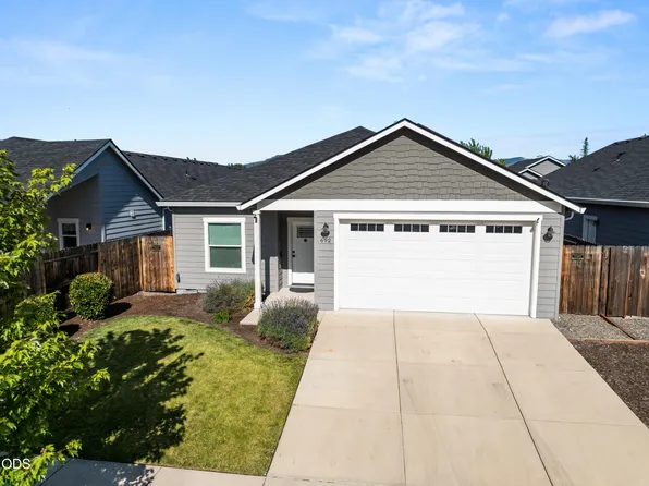 692 Kaitlin Ln, Medford, OR 97501