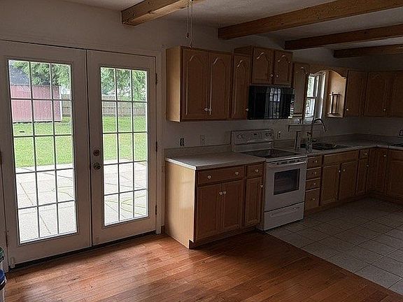 5th image of 111 Stafford Ave