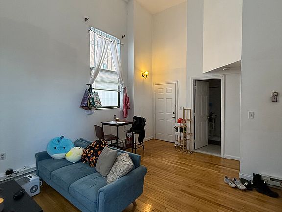 3rd image of 168 Northampton St #A