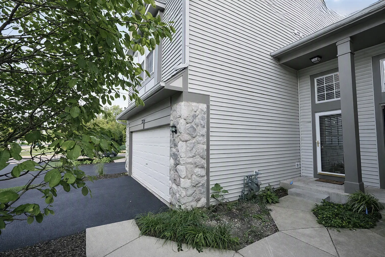 3 bed, 2.5 bath, 1576 sqft, $2,550 — Photo 3