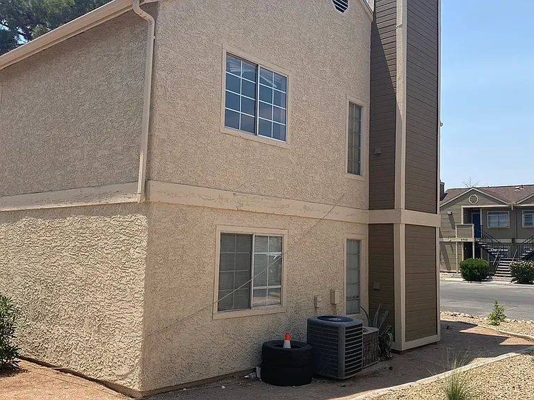 2756 Jennydiane Dr #D — Photo 11