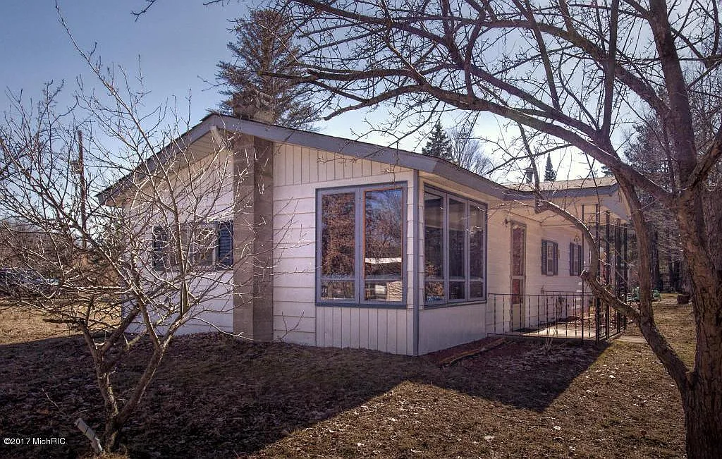 652 Oxbow Dr photo 1