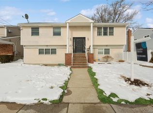 4274 Broadway, Island Park, NY 11558