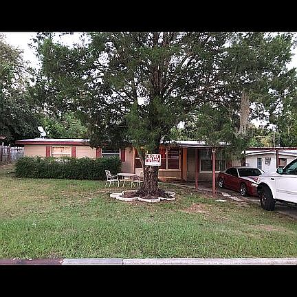 2nd image of 445 SE Castillo Ter