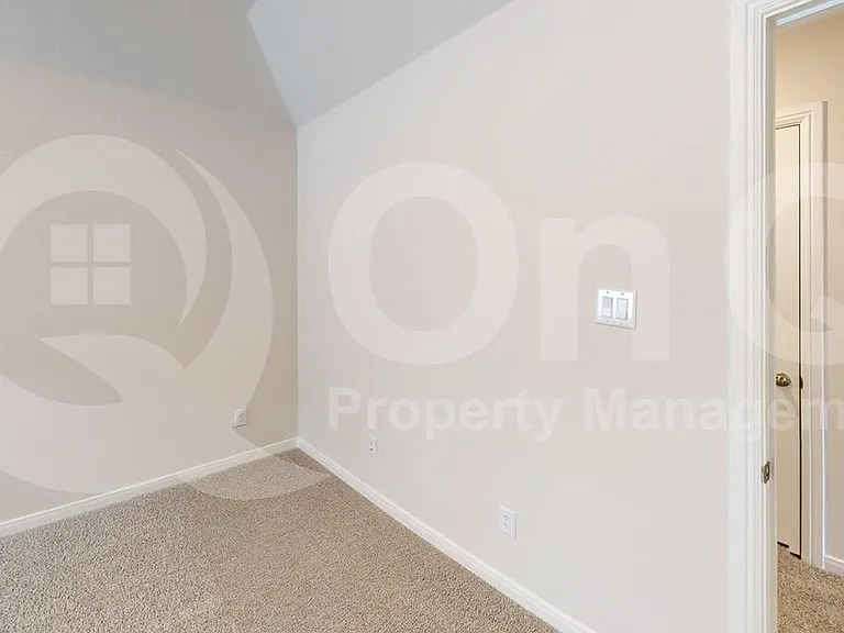 1840 Rosedale Ave — Photo 19