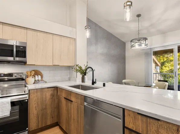 202 Mountain Park Boulevard SW #B303, Issaquah, WA 98027
