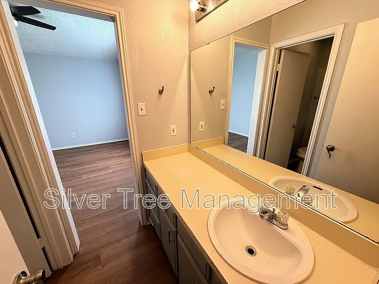 6847 S Creek Dr — Photo 23