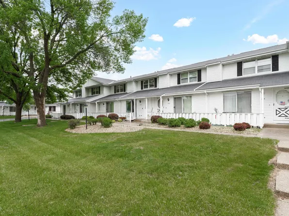 1428 Canyon Dr, Janesville, WI 53546