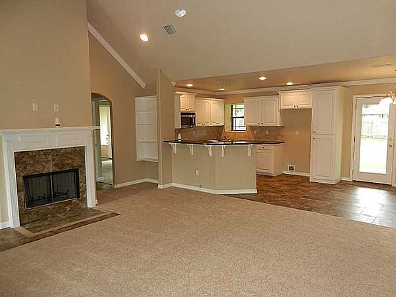 5th image of 223 Southern Creek Cir