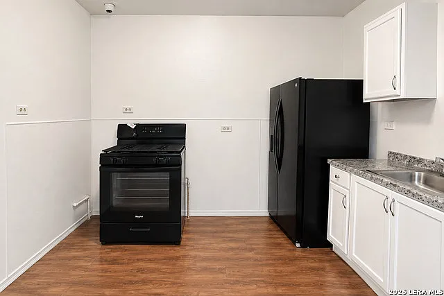 1319 Leal St #B — Photo 4