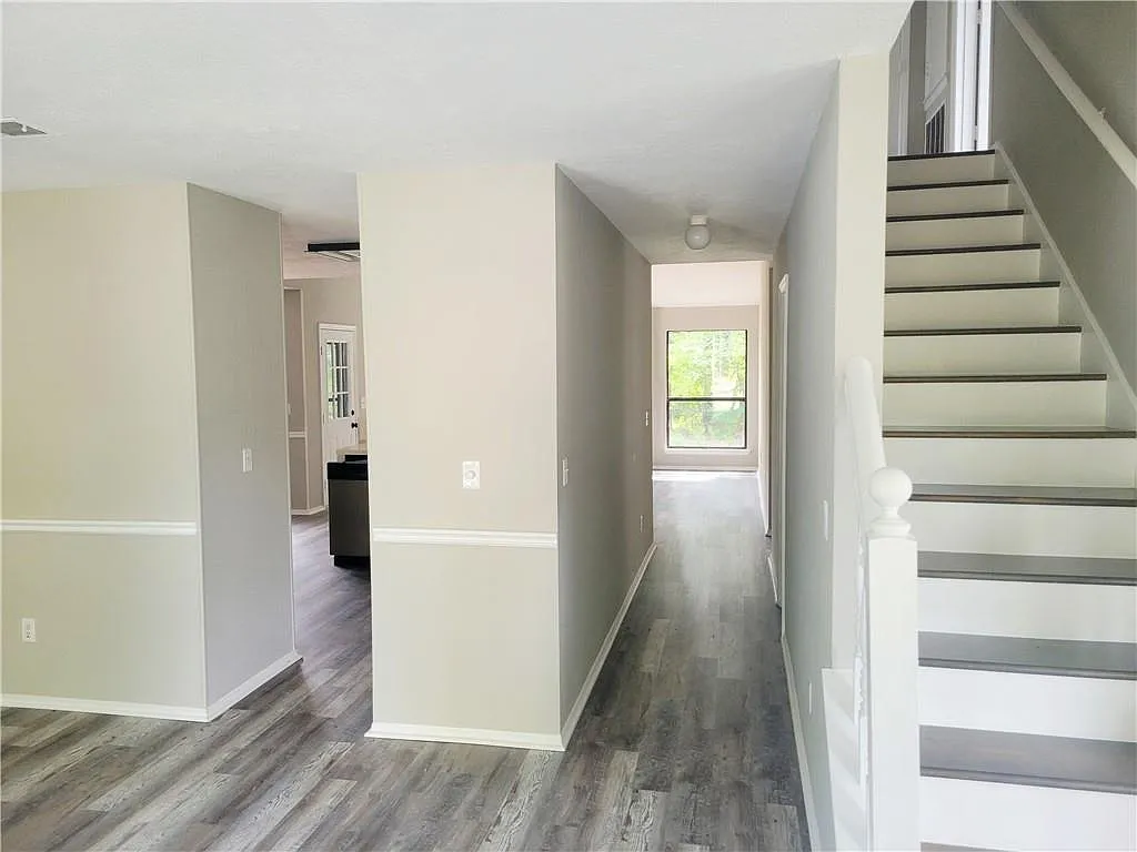 3 bed, 2.5 bath, 1978 sqft, $2,250 — Photo 3