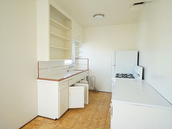 4th image of 4112 Ingraham St