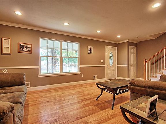5th image of 801 Beechmont St