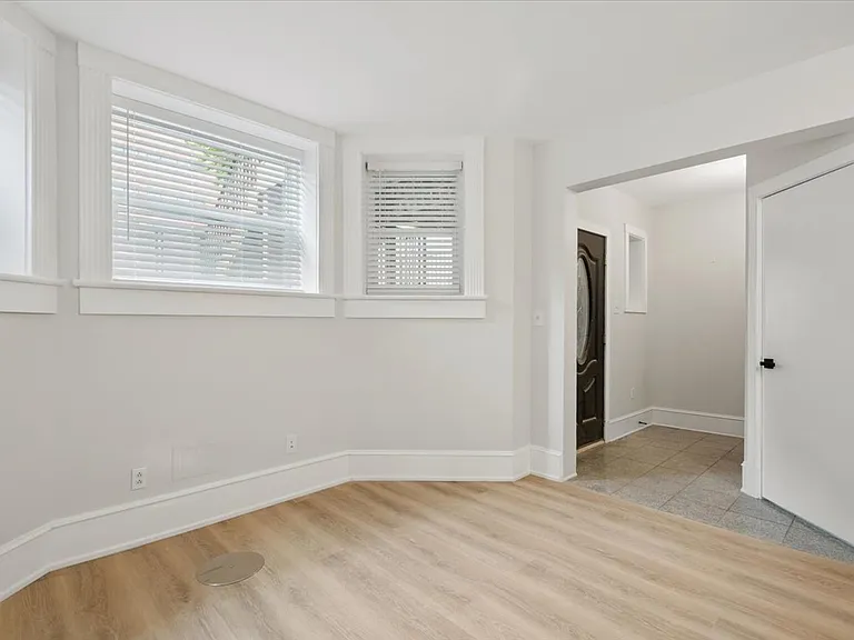 859 W Wellington Ave #G — Photo 7