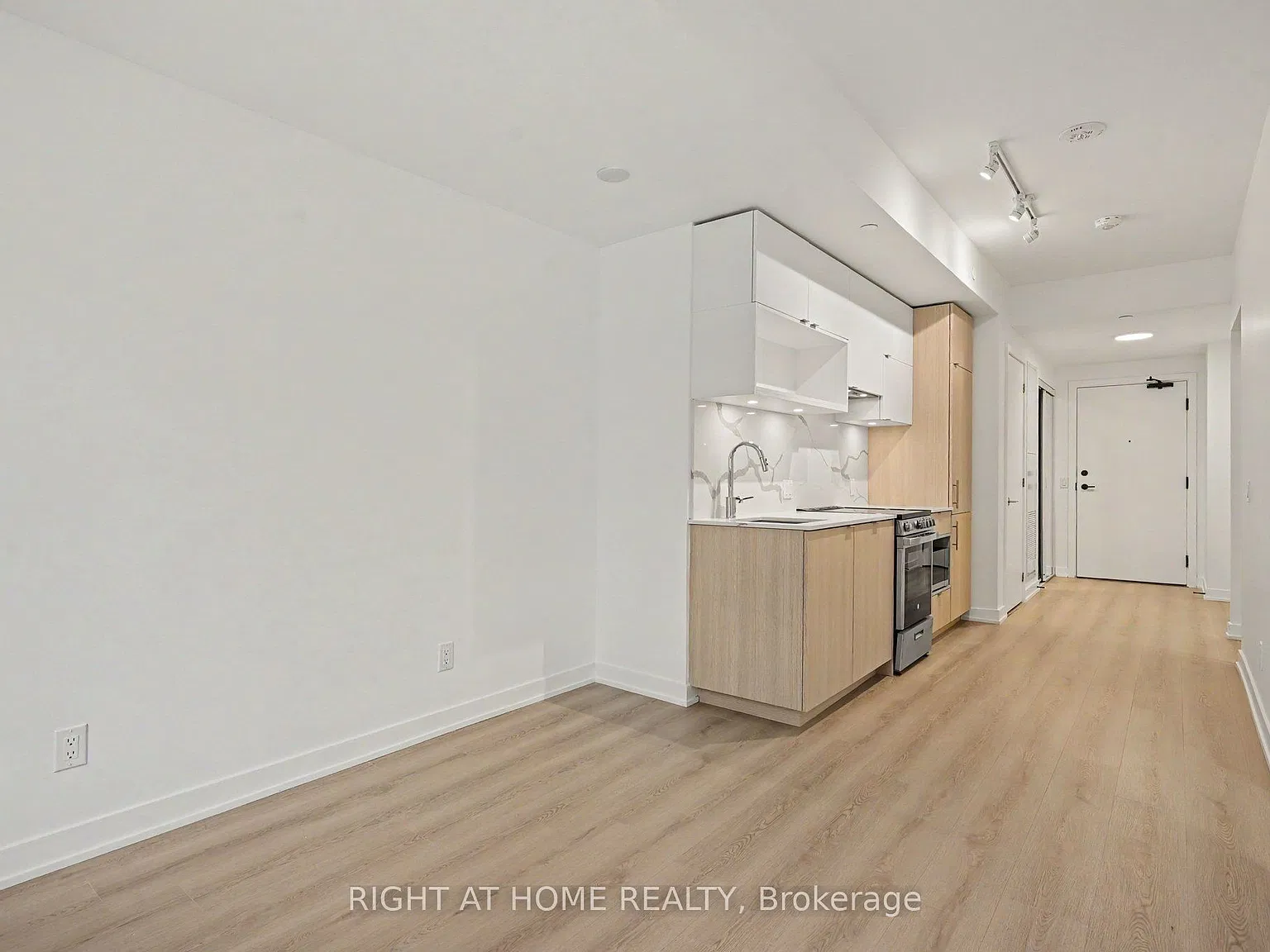 2 bed, $2,400 — Photo 3