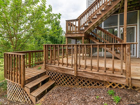 4th image of 327 Pinehurst Ct #2